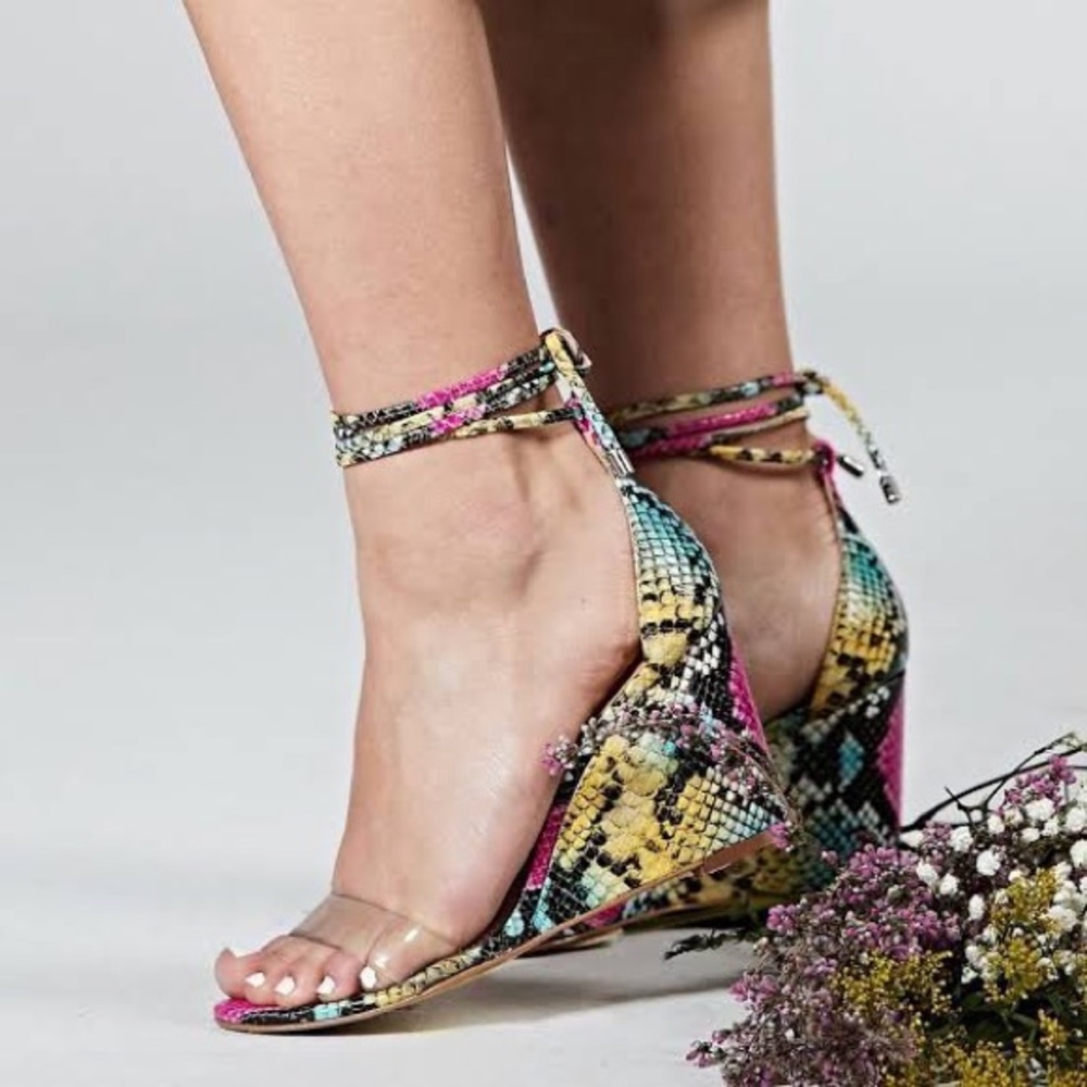 VINCE CAMUTO STASSIA WEDGE SANDAL
